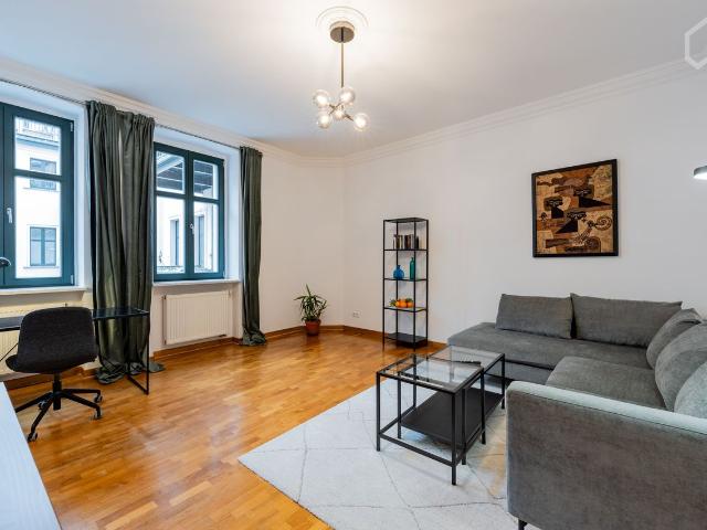 Chic Hackescher Markt Flat Super Central but Quiet, Berlin Amsterdam Apartments for Rent