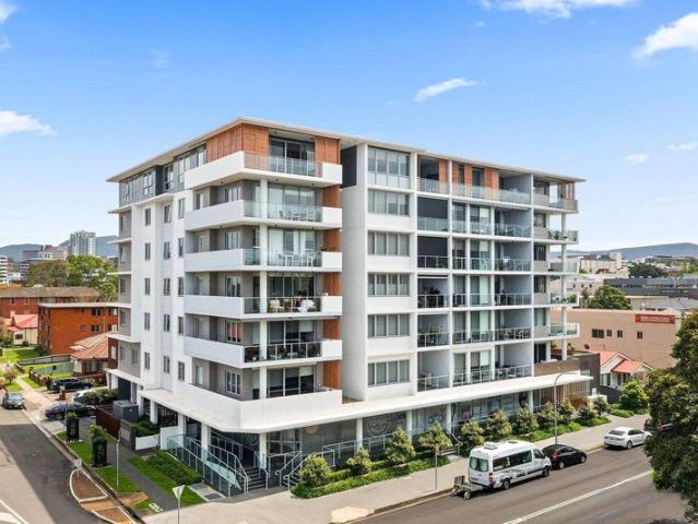 Chic inner city living at the prestigious Rosebank address