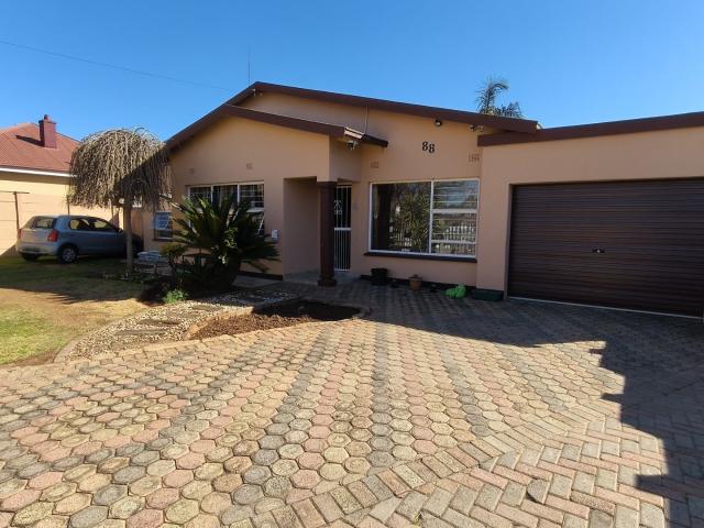 Chic Krugersdorp Flat with Optional Fibre and Safe Parking