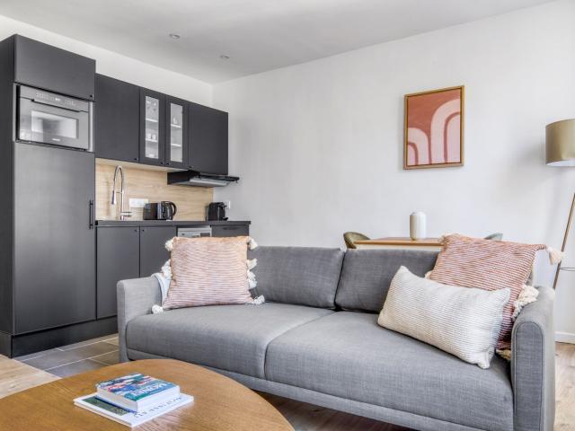 Chic Le Marais 1 Bedroom Apartment Awaits You!