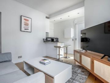 Chic Le Marais 1BR: Your Parisian Escape Awaits!, Paris Amsterdam Apartments for Rent