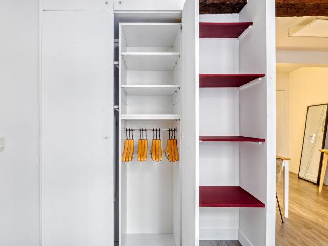 Chic Le Marais Studio with Modern Comforts, Paris Amsterdam Apartments for Rent