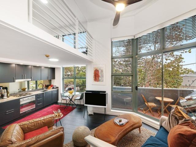 Chic Loft Style Apartment Close to Everything