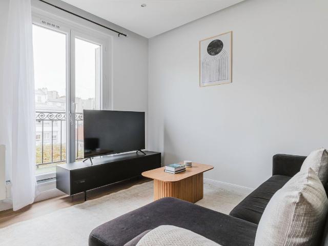 Chic Parisian Oasis: Your Ideal One Bedroom Retreat, Paris Amsterdam Apartments for Rent