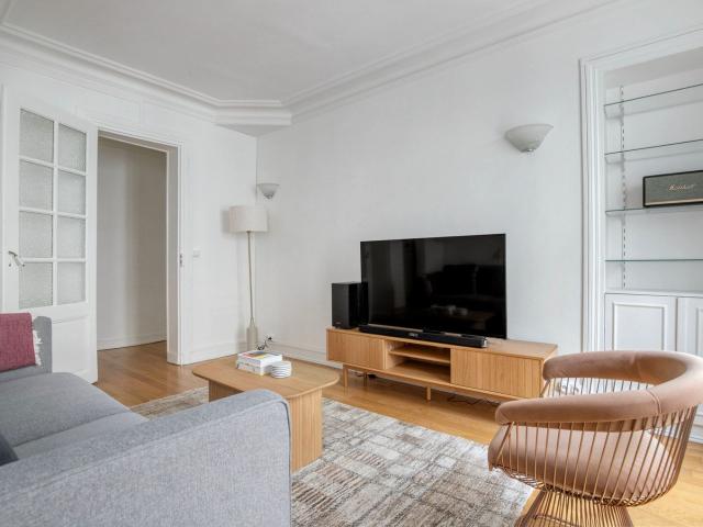 Chic Parisian One Bedroom Escape