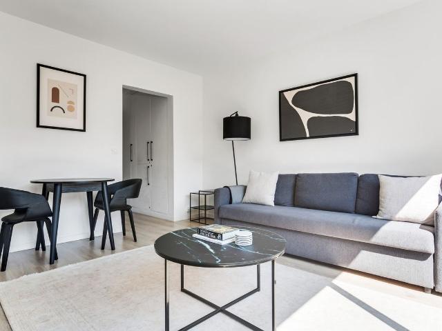 Chic Parisian One Bedroom Retreat, Paris Amsterdam Apartments for Rent