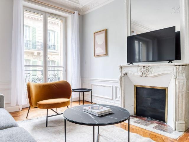 Chic Parisian Apartment in Faubourg du Roule!, Paris Amsterdam Apartments for Rent