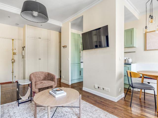 Chic Parisian Escape: Bright 1 Bedroom Apartment, Paris Amsterdam Apartments for Rent