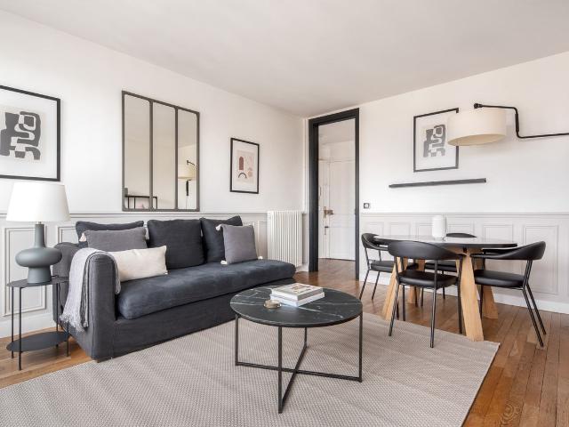 Chic Parisian Haven: Modern 1BR in Les Halles, Paris Amsterdam Apartments for Rent