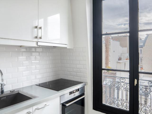 Chic Parisian Haven: Modern 1BR in Les Halles, Paris Amsterdam Apartments for Rent