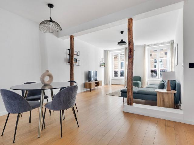 Chic Parisian Retreat: Stylish 2 Bedroom Apartment, Paris Amsterdam Apartments for Rent