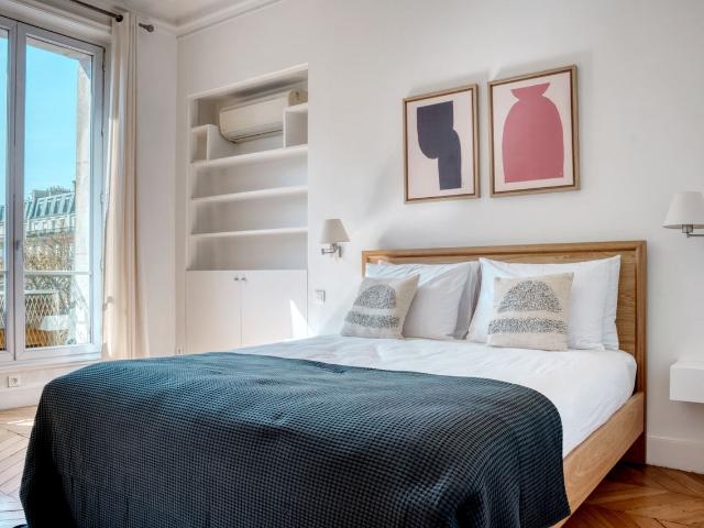 Chic Parisian 1 Bedroom with Stunning Views, Paris Amsterdam Apartments for Rent