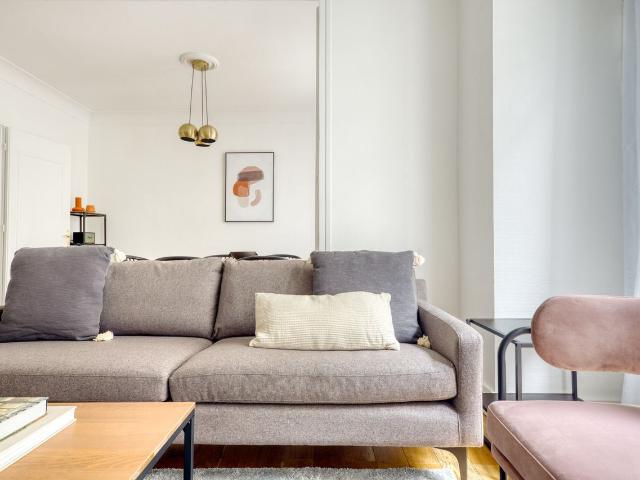 Chic Parisian 3 Bedroom with Modern Comforts, Paris Amsterdam Apartments for Rent
