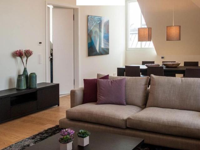 Chic penthouse in Düsseldorf city center with two bedrooms and luxury amenities