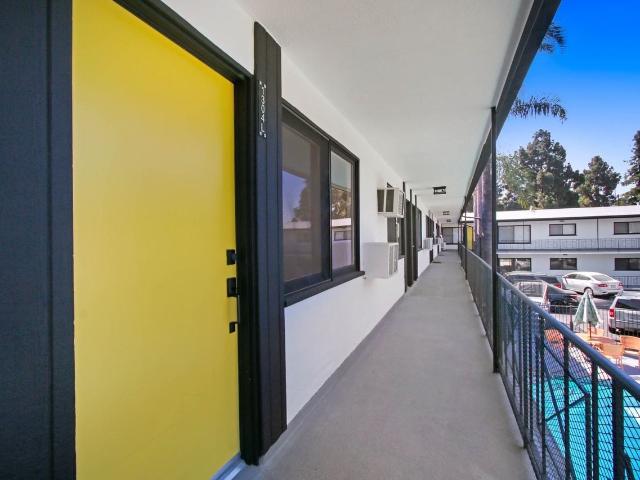 Chic Renovated 1 Beds & Studios in Modern Community with Pool 1 Bedroom Apartment for Rent at 1300 W Olive Ave, Burbank, CA 91506 Rancho Adjacent