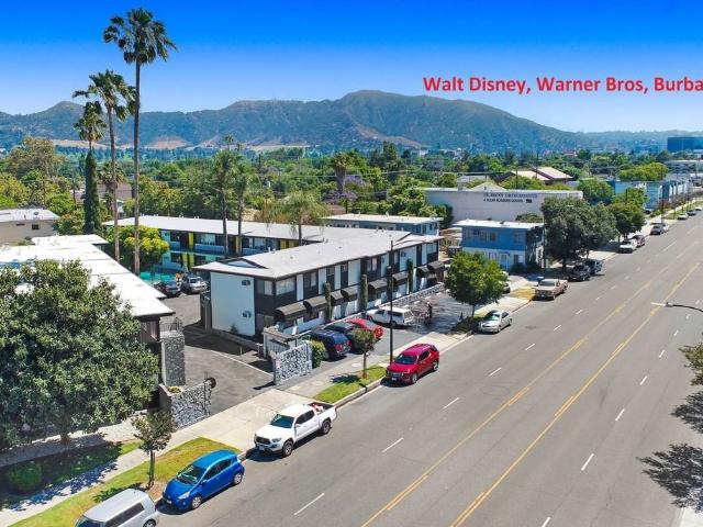 Chic Renovated 1 Beds & Studios in Modern Community with Pool Studio Apartment for Rent at 1300 W Olive Ave, Burbank, CA 91506 Rancho Adjacent