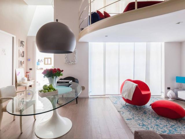 Chic Retro Fashion Loft with Courtyard