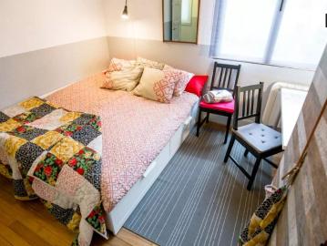Chic room with couples allowed in 3 bedroom apartment in Uribarri