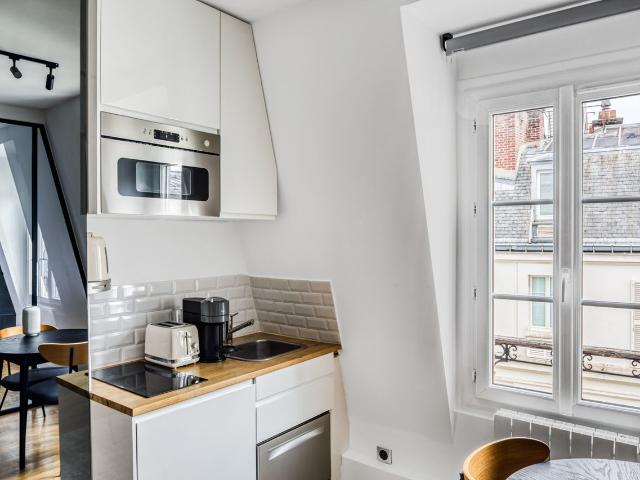 Chic Studio Apartment in the Heart of Paris, Paris Amsterdam Apartments for Rent