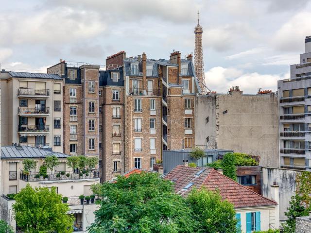 Chic Studio in Passy with Stunning City Views, Paris Amsterdam Apartments for Rent