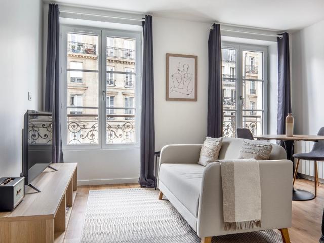 Chic Studio Living in the Heart of Paris, Paris Amsterdam Apartments for Rent