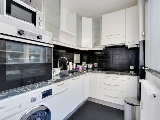 Chic Studio on Avenue Victor Hugo near Arc de Triomphe, Paris Amsterdam Apartments for Rent