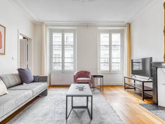 Chic Saint Philippe du Roule 1BR in Paris, Paris Amsterdam Apartments for Rent