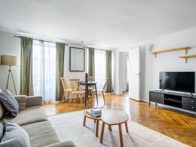 Chic Saint Victor 2 Bedroom Apartment with Great Views
