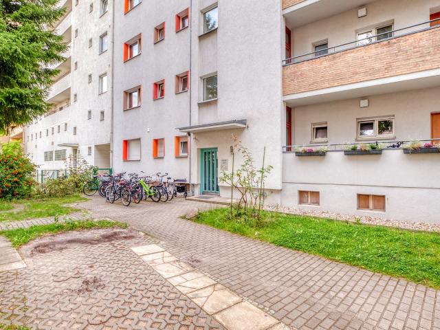 Chic Schöneberg 1BR, near Tempelhofer Feld, Berlin Amsterdam Apartments for Rent