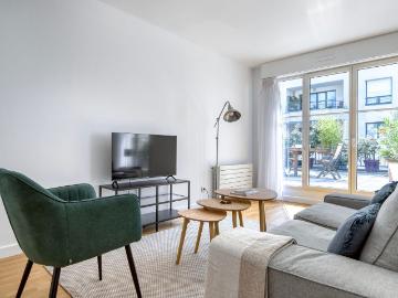Chic Two Bedroom Oasis in Plaisance, Paris, Paris Amsterdam Apartments for Rent