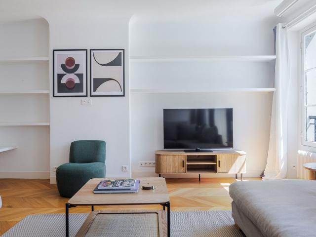 Chic Two Bedroom Oasis in the Heart of Paris