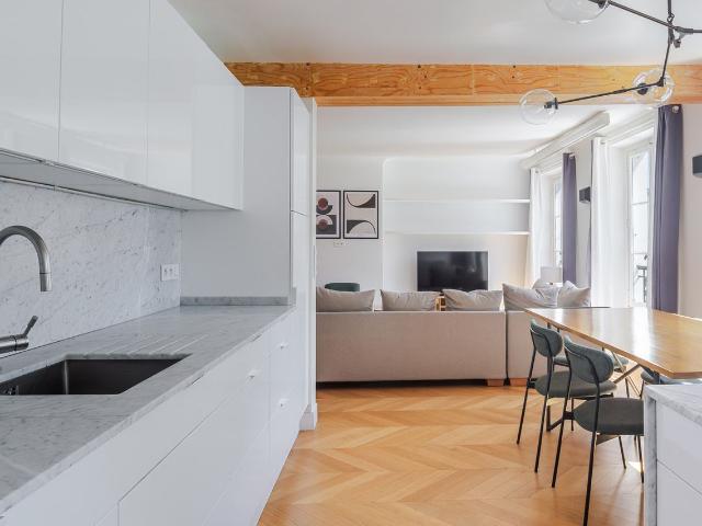 Chic Two Bedroom Oasis in the Heart of Paris, Paris Amsterdam Apartments for Rent