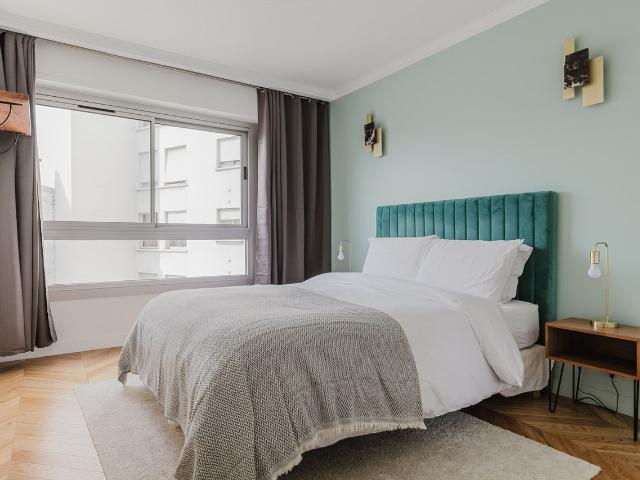 Chic Two Bedroom Apartment in the Heart of Paris, Paris Amsterdam Apartments for Rent