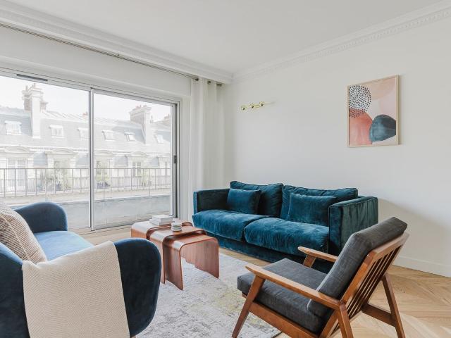 Chic Two Bedroom Apartment in the Heart of Paris, Paris Amsterdam Apartments for Rent