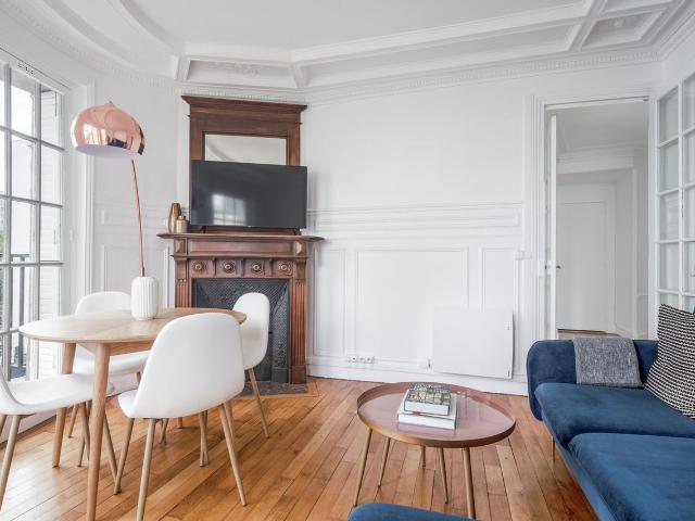 Chic Two Bedroom Apartment in the Heart of Paris, Paris Amsterdam Apartments for Rent