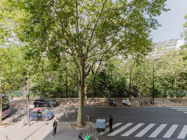 Chic Two Bedroom Apartment in the Heart of Paris, Paris Amsterdam Apartments for Rent