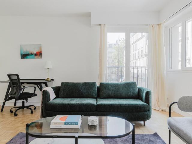 Chic Two Bedroom Apartment in the Heart of Paris, Paris Amsterdam Apartments for Rent
