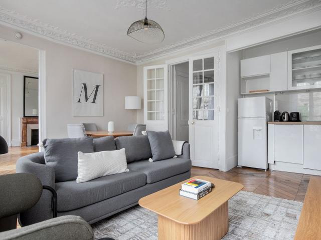 Chic Two Bedroom Apartment in the Heart of Paris, Paris Amsterdam Apartments for Rent