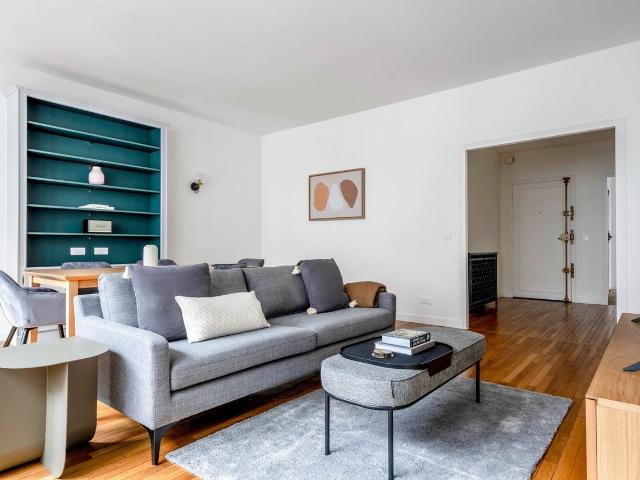 Chic Two Bedroom Apartment in the Heart of Paris, Paris Amsterdam Apartments for Rent