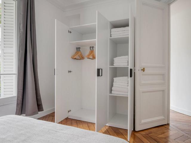 Chic Two Bedroom Apartment in the Heart of Paris, Paris Amsterdam Apartments for Rent