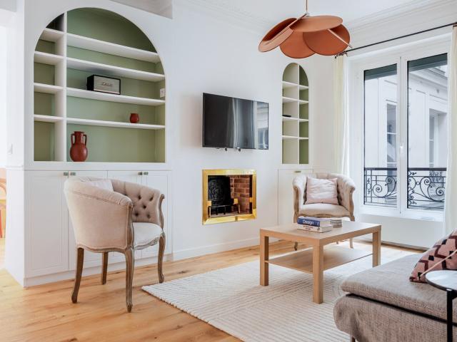 Chic Two Bedroom Apartment in Paris Ternes