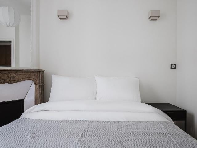 Chic Two Bedroom Apartment in Paris Ternes, Paris Amsterdam Apartments for Rent