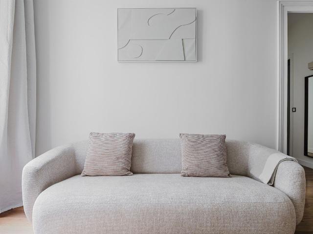 Chic Two Bedroom Apartment in Paris Ternes, Paris Amsterdam Apartments for Rent