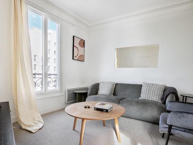 Chic Two Bedroom Apartment in Paris Grenelle, Paris Amsterdam Apartments for Rent