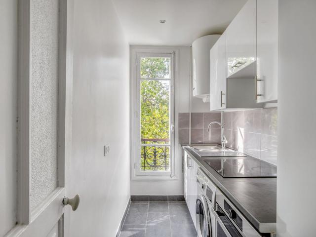 Chic Two Bedroom Apartment in Paris Grenelle, Paris Amsterdam Apartments for Rent