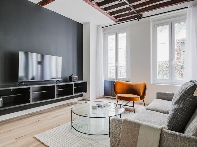 Chic Two Bedroom Apartment in Paris' Odéon, Paris Amsterdam Apartments for Rent