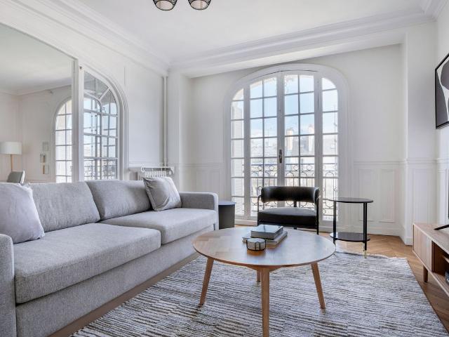 Chic Two Bedroom Apartment in Prime Paris Location, Paris Amsterdam Apartments for Rent