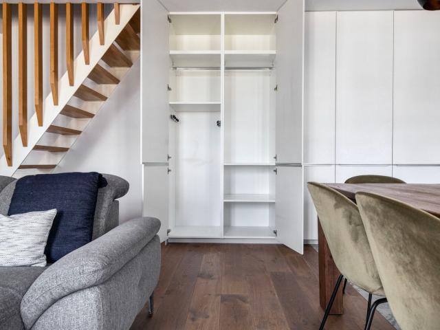 Chic Two Bedroom Getaway in Quartier de l'Horloge