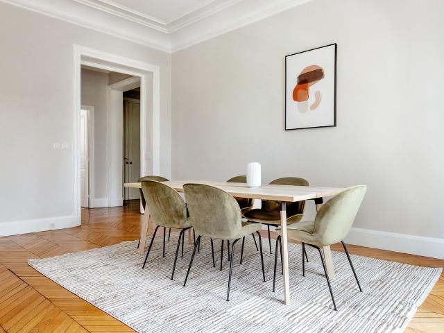 Chic Two Bedroom Retreat in Central Paris, Paris Amsterdam Apartments for Rent