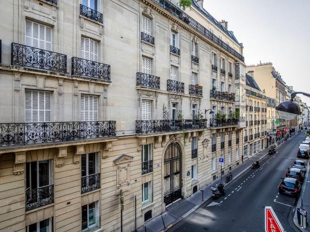 Chic Two Bedroom Retreat in Chaillot, Paris, Paris Amsterdam Apartments for Rent